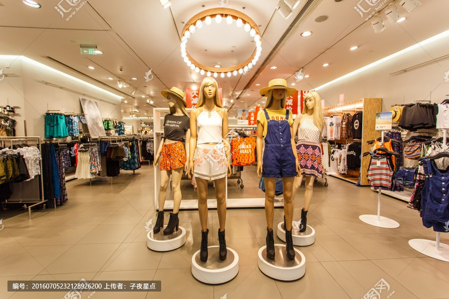 時(shí)尚衣櫥 品牌服裝店的全新穿搭靈感